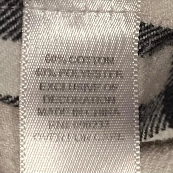 Brandy Melville button down shirt, marked as one size but measures as a large - Picture 4 of 4